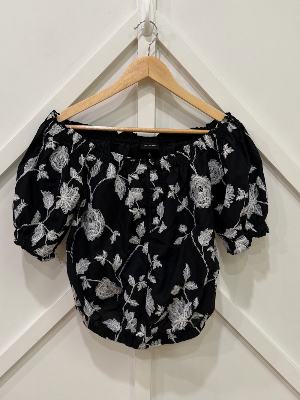 Who What Wear Black Off-Shoulder Puff Sleeve Floral Top